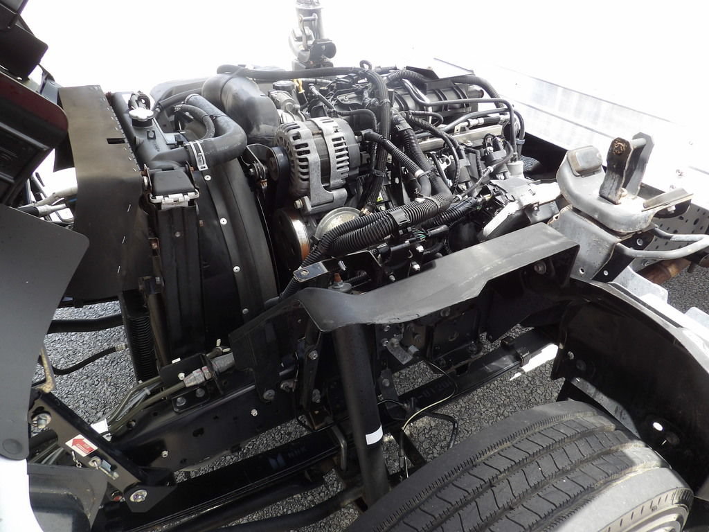 Used 2019 Isuzu NPR RWD image 32