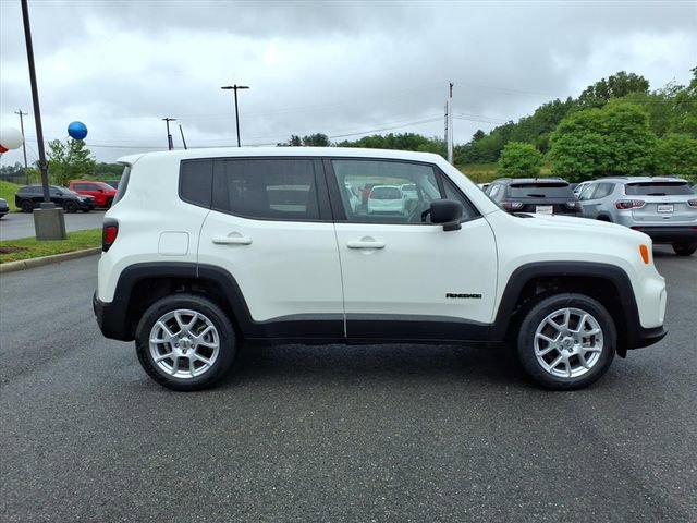 Used 2023 Jeep Renegade Latitude AWD/4WD image 3