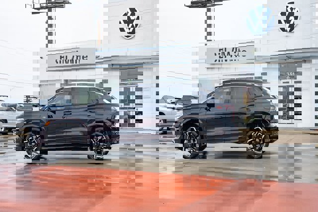 New 2026 Volkswagen Tiguan SEL R-Line image 3