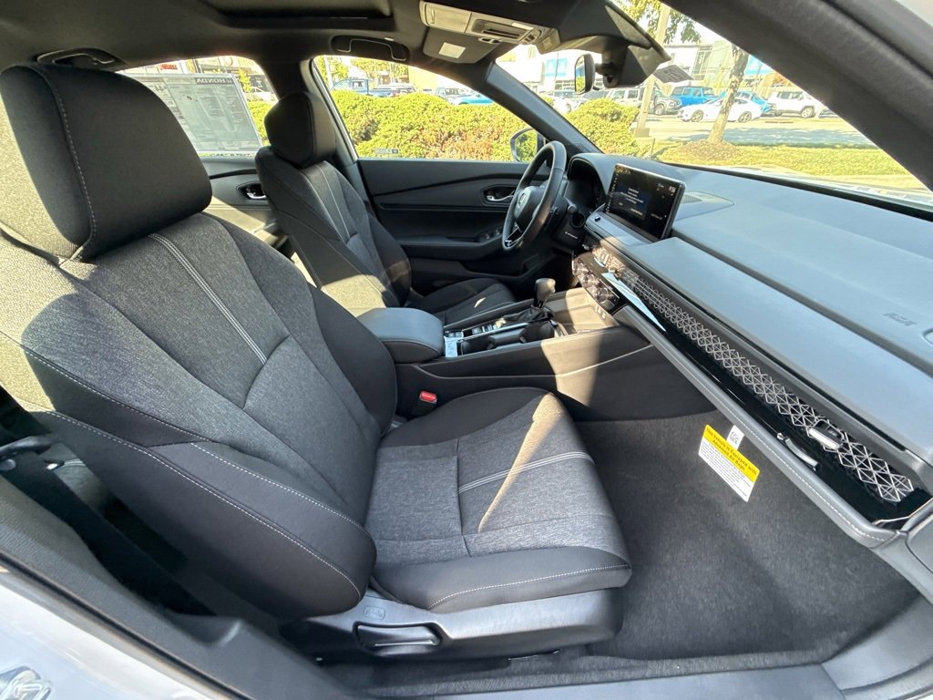 Used 2025 Honda Accord Sport image 41