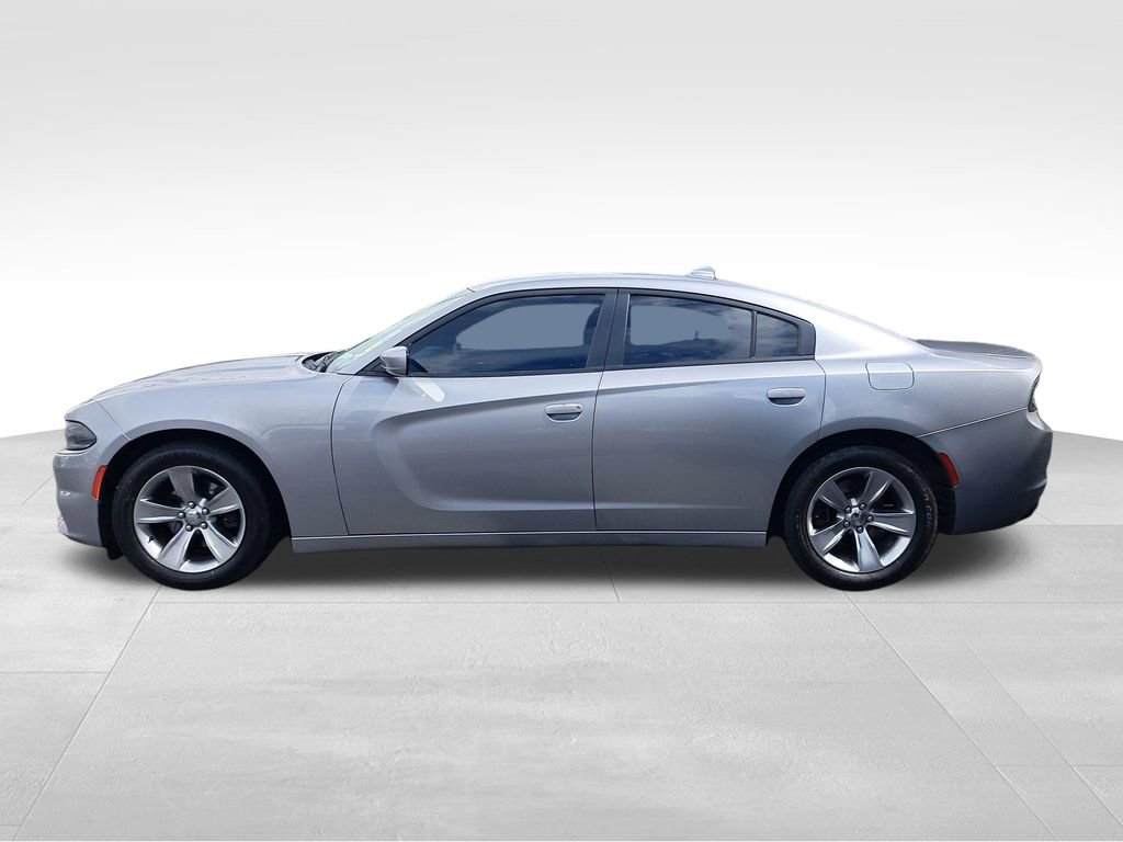 Used 2015 Dodge Charger SXT image 2