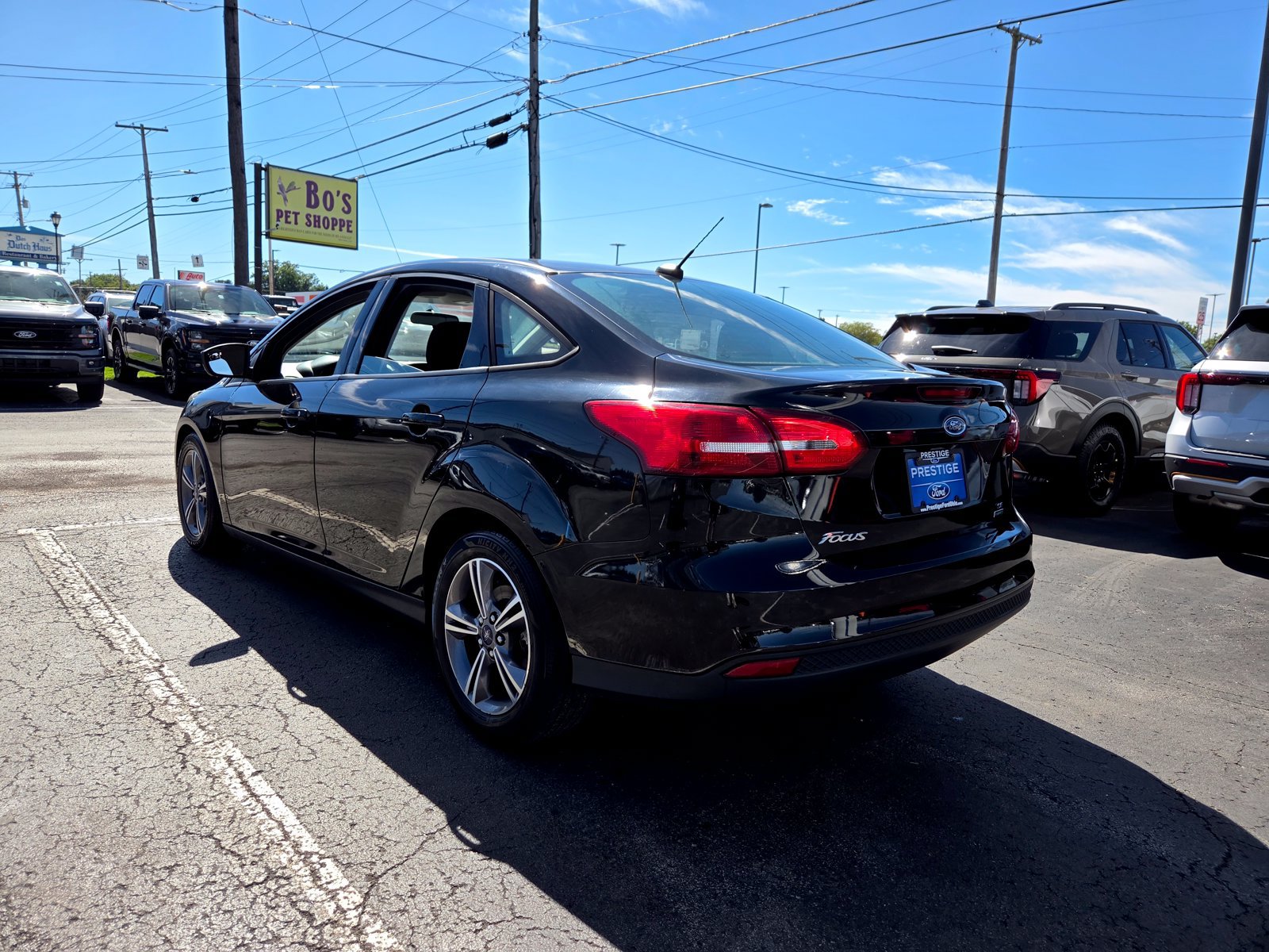 Used 2018 Ford Focus SE w/ SE Appearance Package FWD image 5