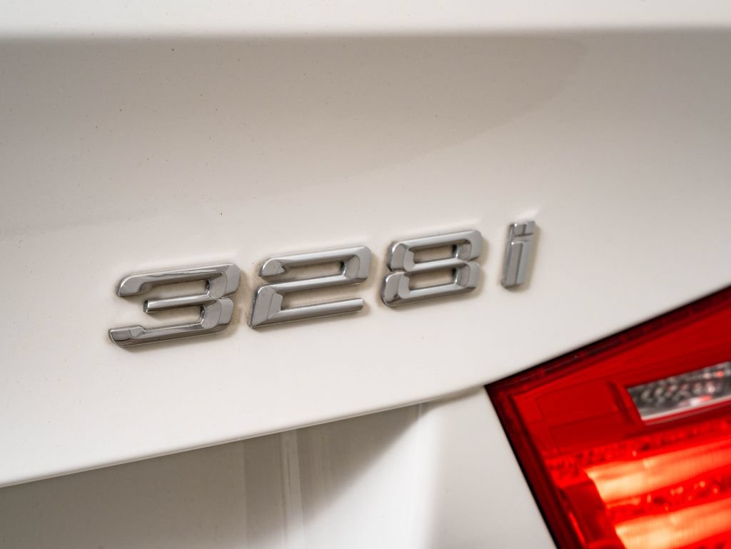 Used 2010 BMW 328i Sedan RWD image 17