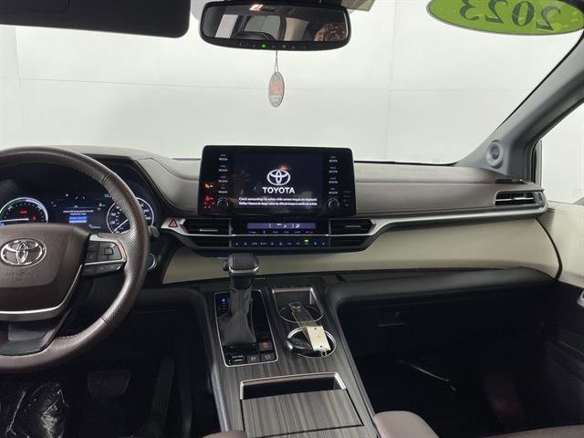Certified 2023 Toyota Sienna Platinum image 16
