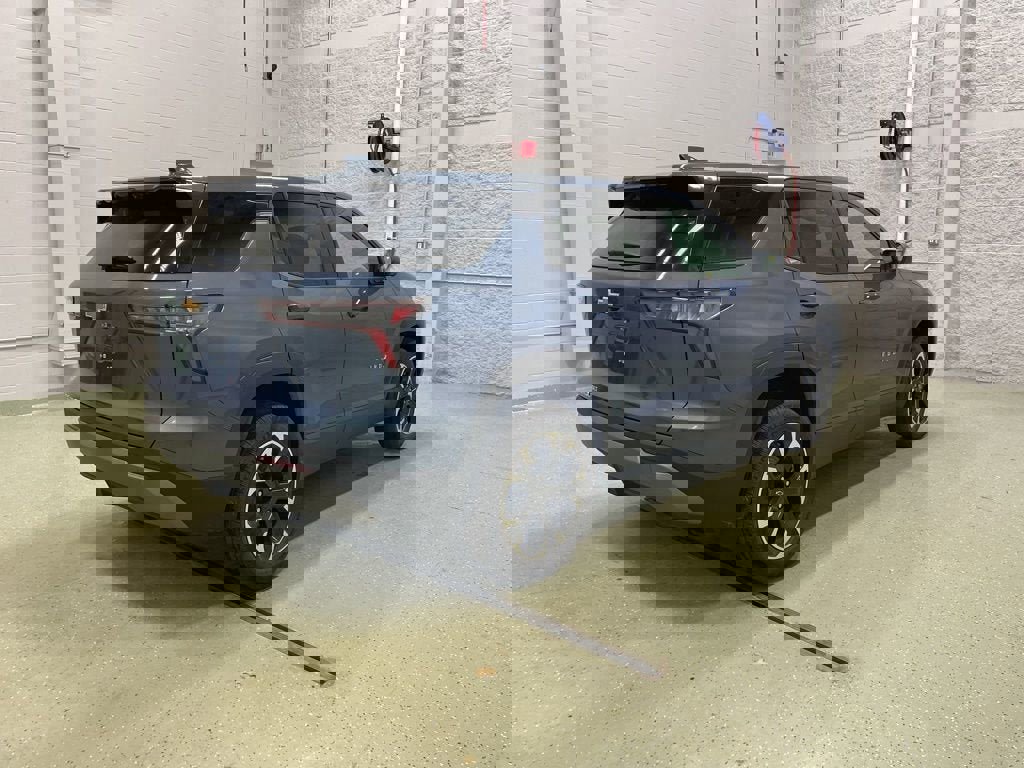 New 2026 Chevrolet Equinox LT w/ Convenience Package II image 3