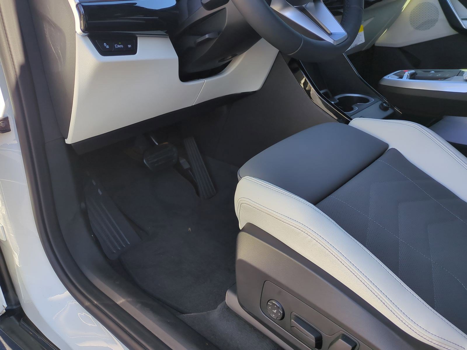 New 2026 BMW X1 xDrive28i w/ Technology Package image 17