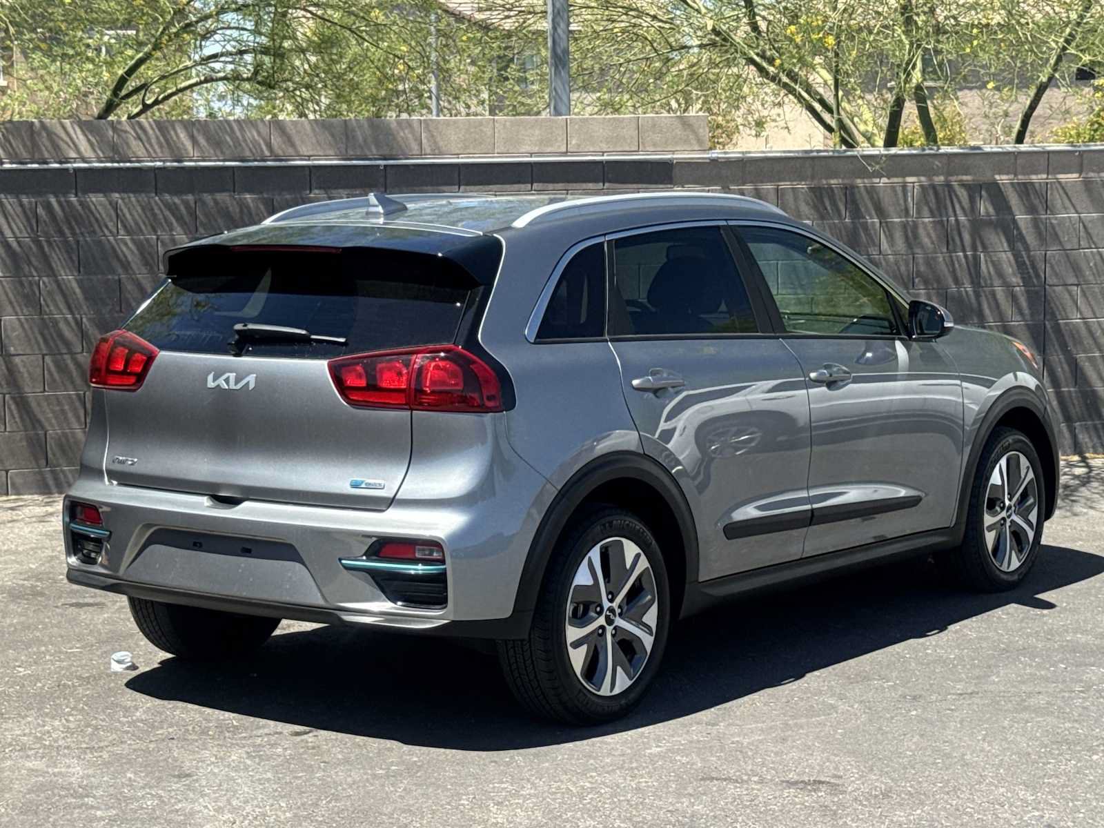Used 2022 Kia Niro EX FWD image 8