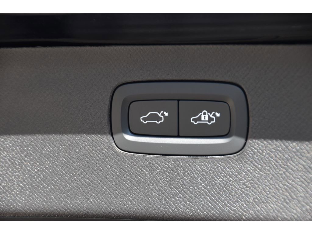 Certified 2024 Volvo XC90 B6 Plus image 25