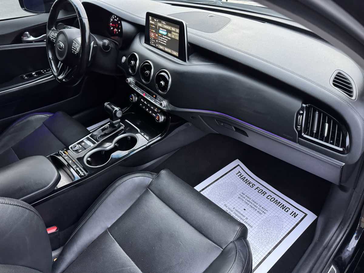 Used 2018 Kia Stinger Premium image 28