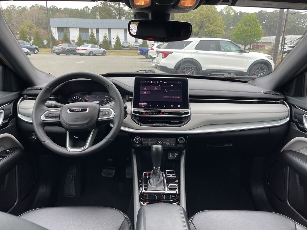 Certified 2025 Jeep Compass Limited image 8