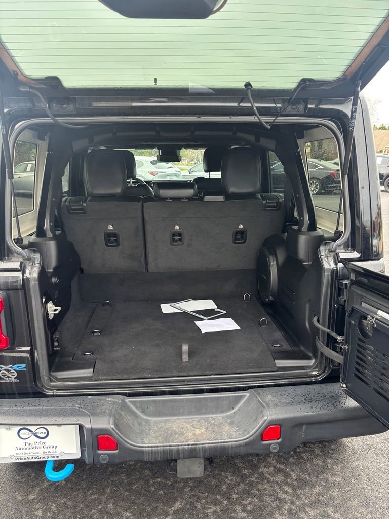 Used 2024 Jeep Wrangler Unlimited Rubicon 4xe image 13