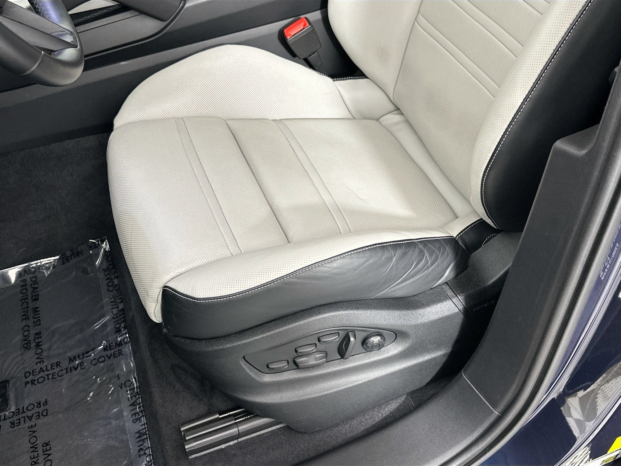 Used 2025 Porsche Cayenne GTS AWD/4WD image 18