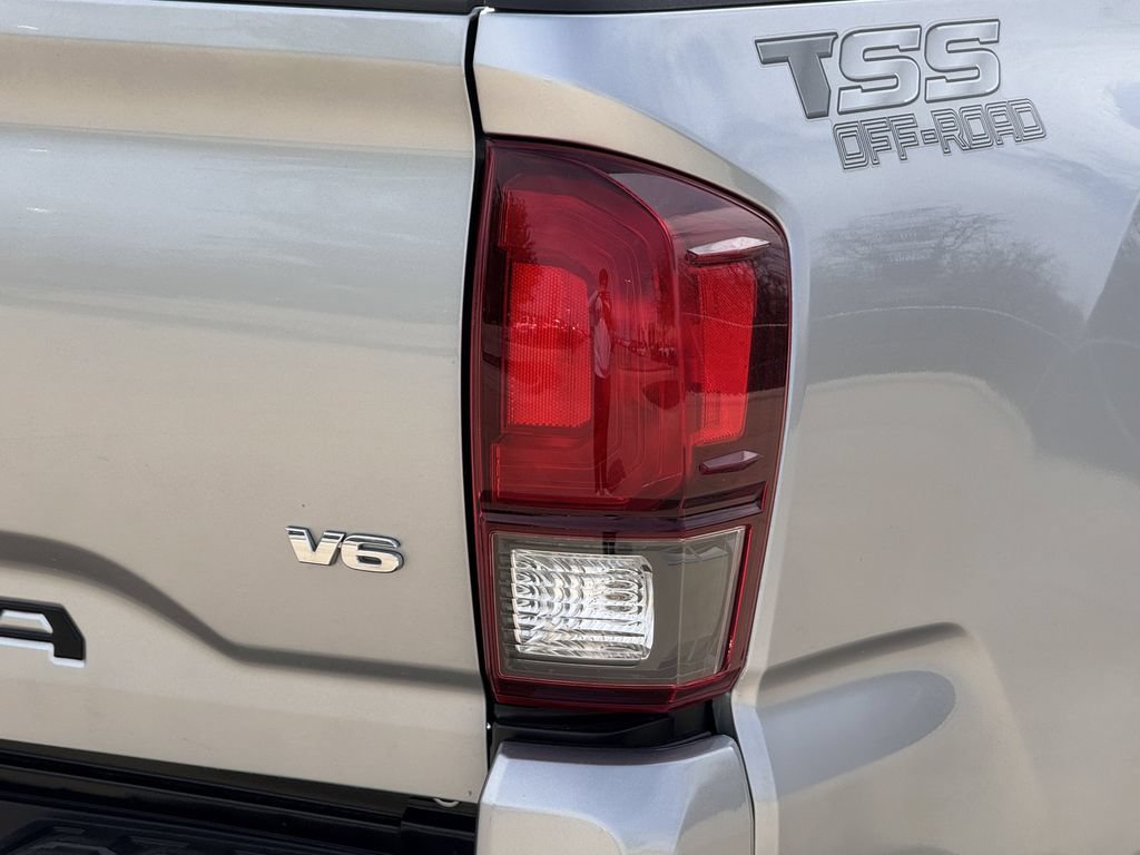 Used 2023 Toyota Tacoma SR AWD/4WD image 10