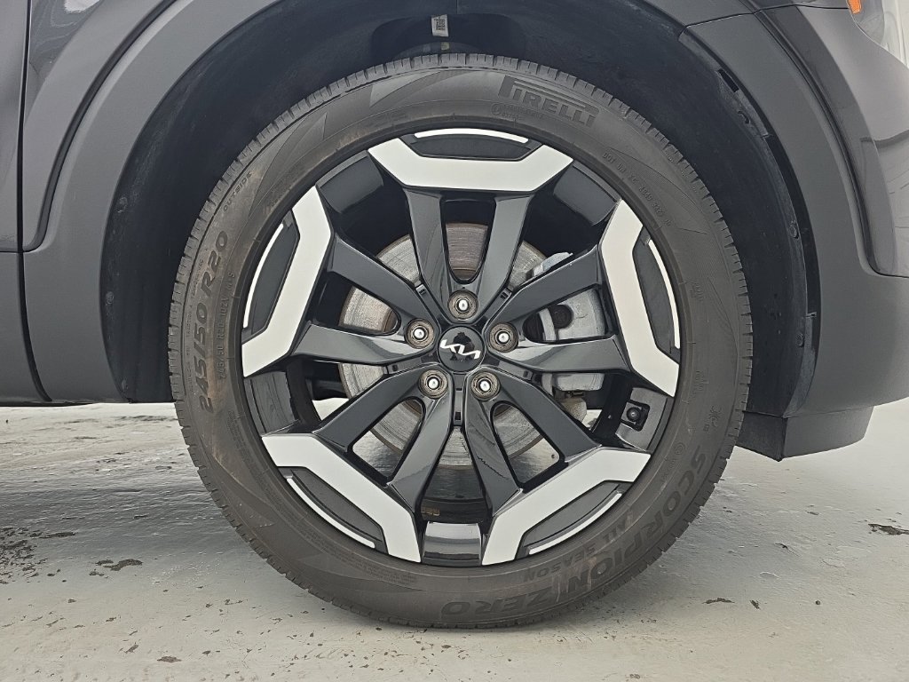 Used 2024 Kia Telluride EX w/ EX Captain's Chair Package AWD/4WD image 17
