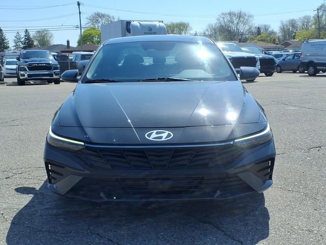 Used 2024 Hyundai Elantra SEL w/ Convenience Package FWD image 2