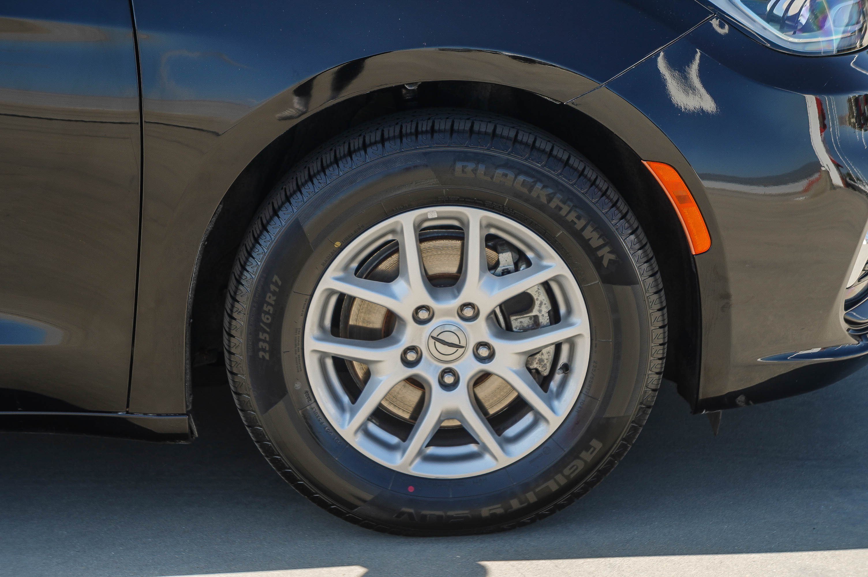 Used 2023 Chrysler Pacifica Touring-L FWD image 11