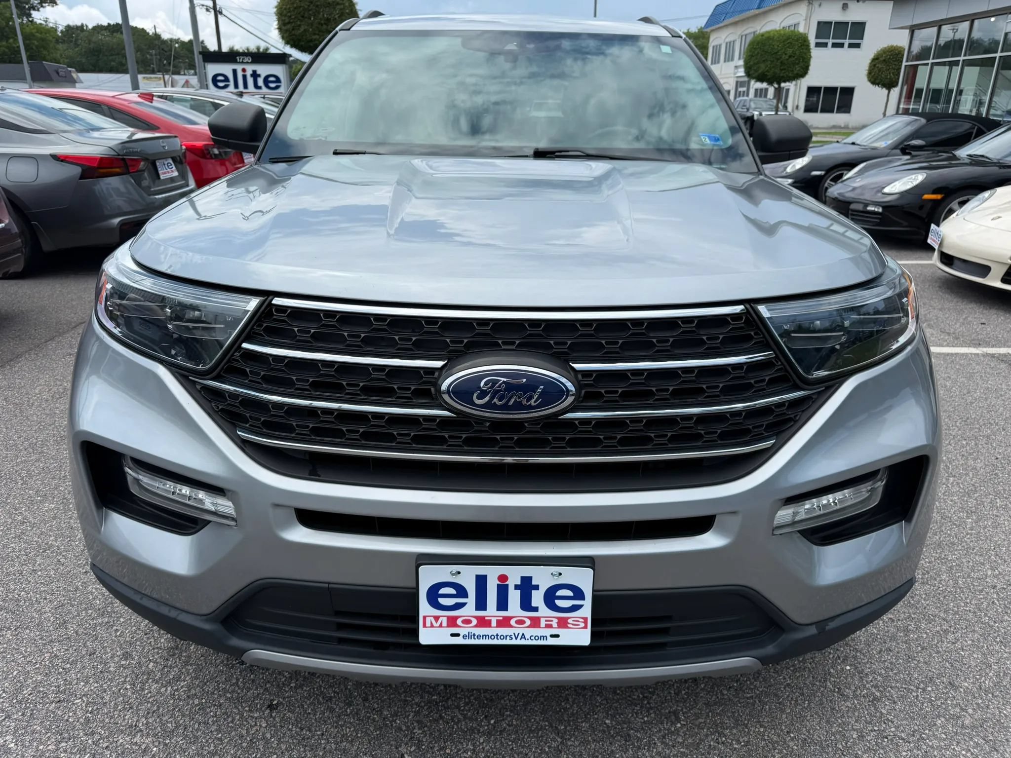 Used 2022 Ford Explorer XLT w/ Equipment Group 202A AWD/4WD image 2