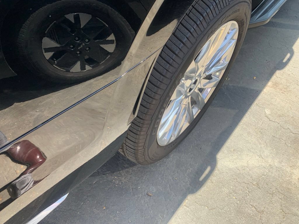 Used 2024 Cadillac Escalade Premium Luxury RWD image 8