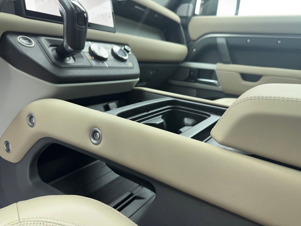 Used 2024 Land Rover Defender 130 S image 40