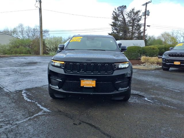 Used 2023 Jeep Grand Cherokee Altitude AWD/4WD image 8