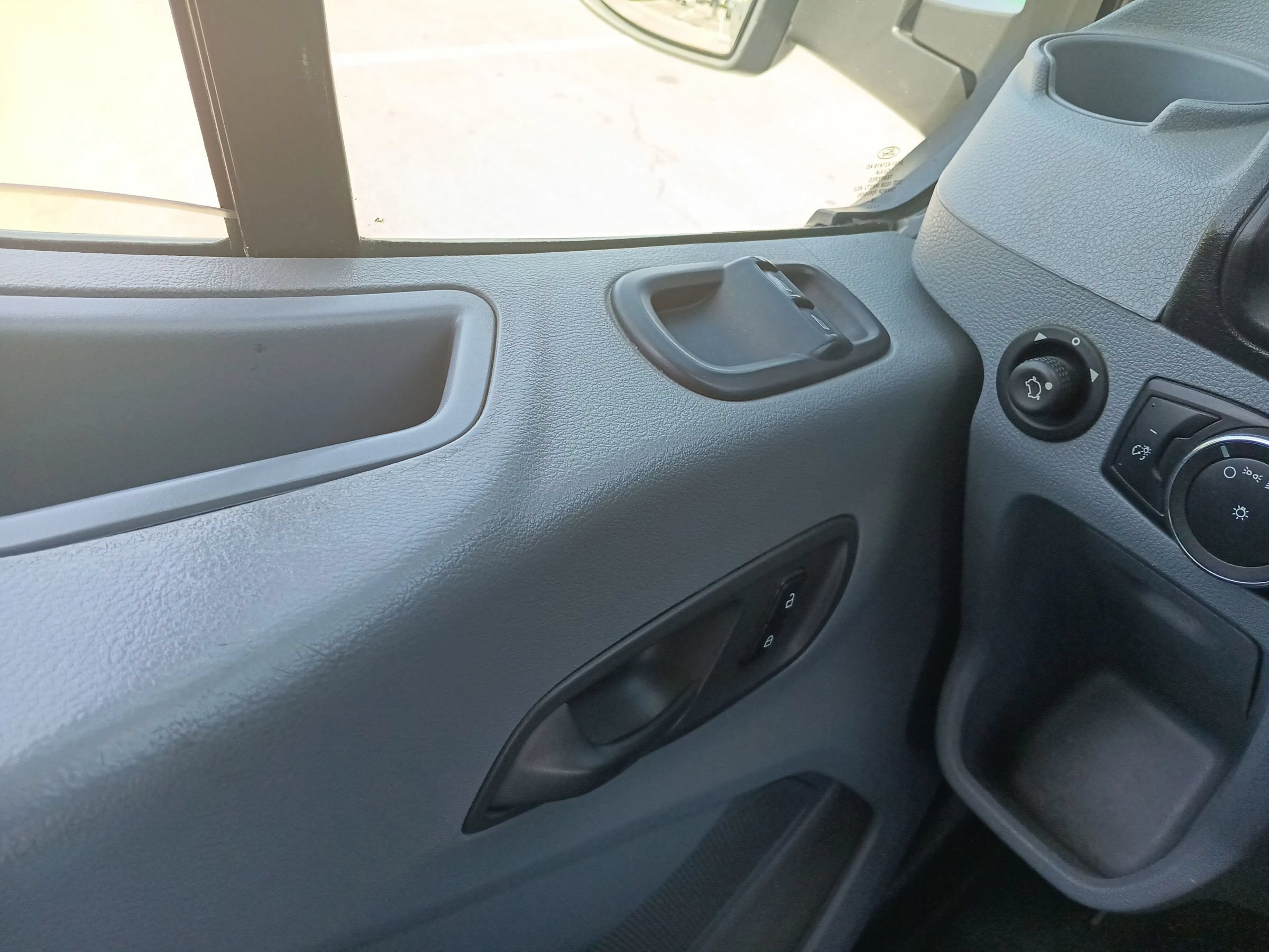 Used 2019 Ford Transit 250 138 RWD image 19
