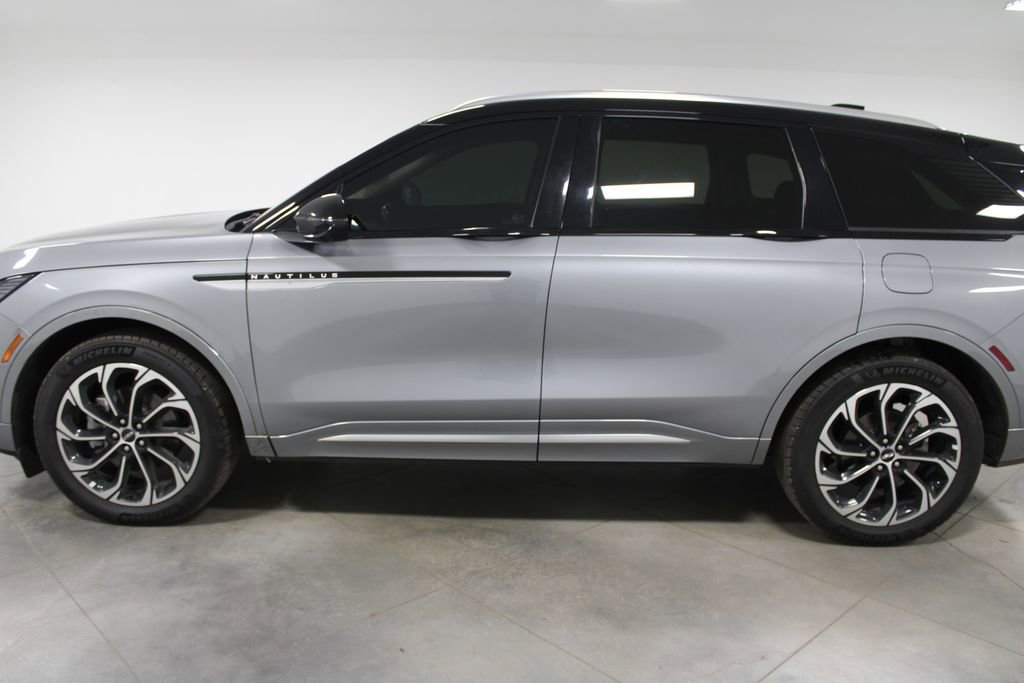 Used 2024 Lincoln Nautilus Reserve image 6