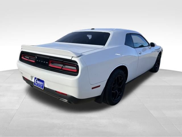 Used 2015 Dodge Challenger SXT image 8