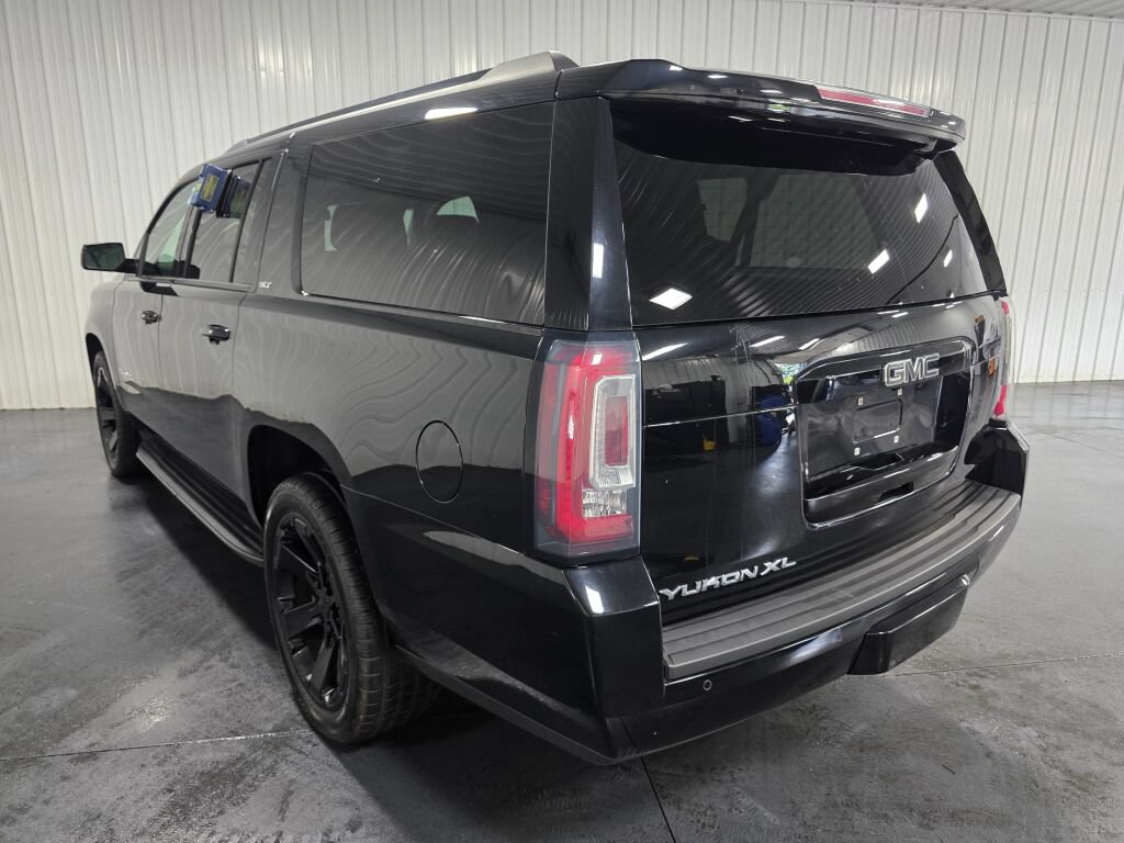 Used 2019 GMC Yukon XL SLT w/ Graphite Performance Edition AWD/4WD image 3