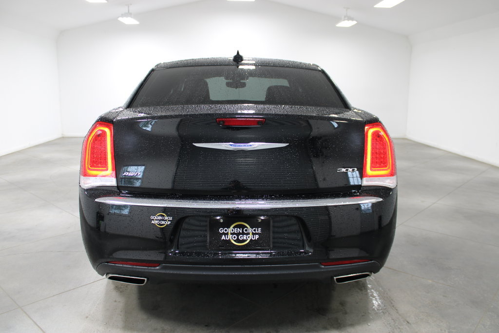 Used 2023 Chrysler 300 Touring AWD/4WD image 8