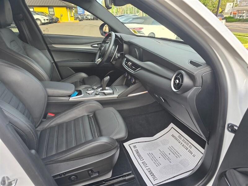 Used 2023 Alfa Romeo Stelvio Veloce AWD/4WD image 14