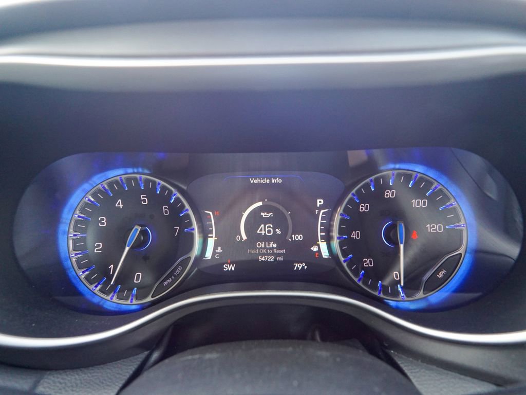 Used 2023 Chrysler Pacifica Touring-L FWD image 25