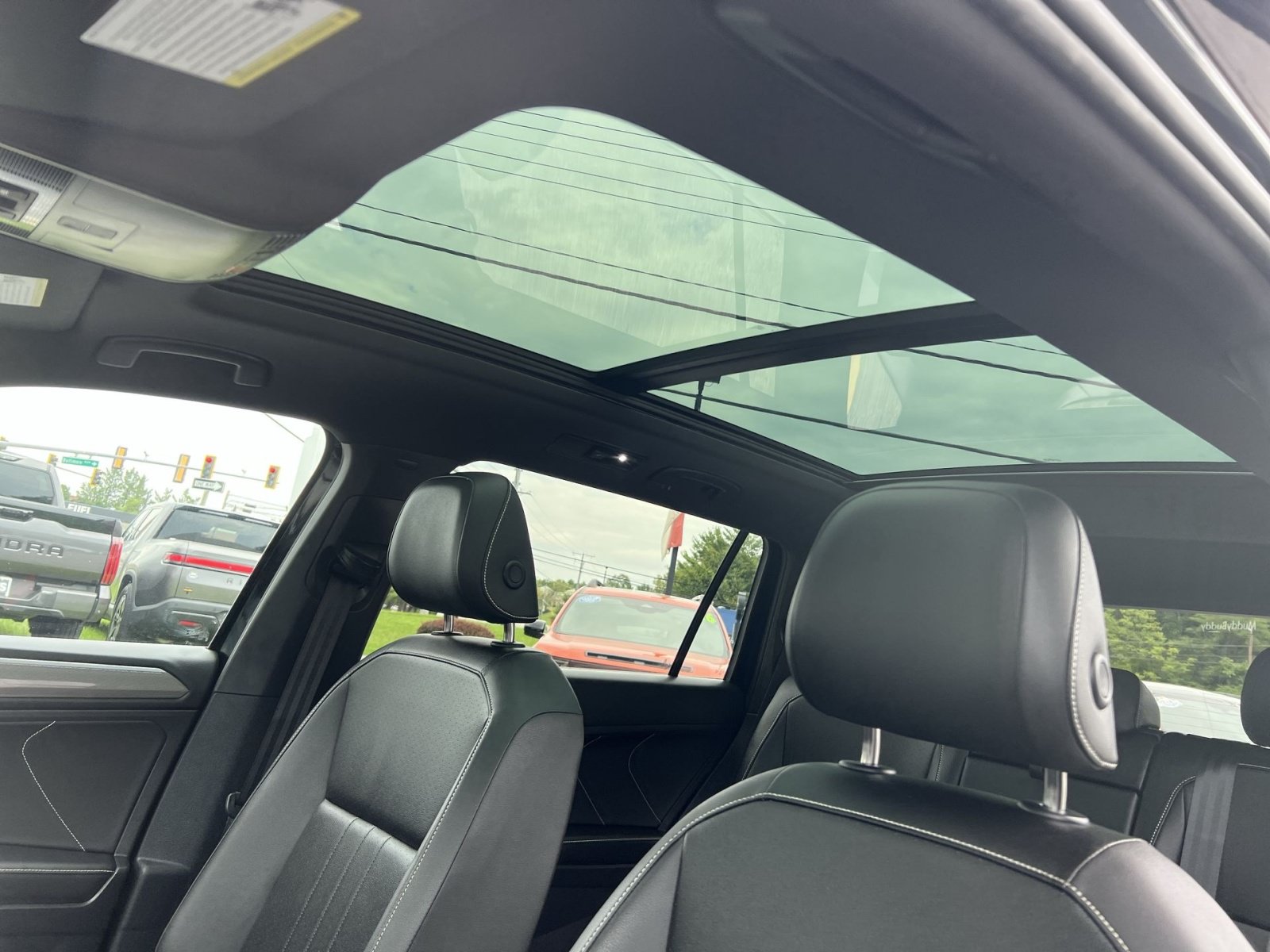 Used 2023 Volkswagen Tiguan SE R-Line AWD/4WD image 23