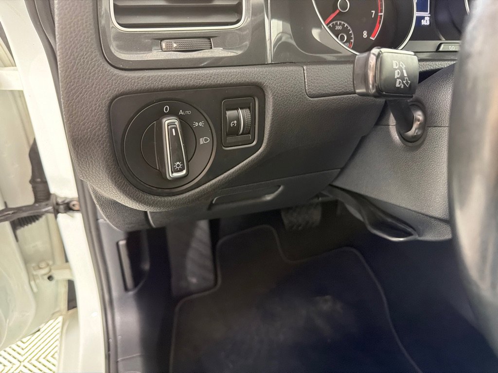 Used 2019 Volkswagen Golf S image 14