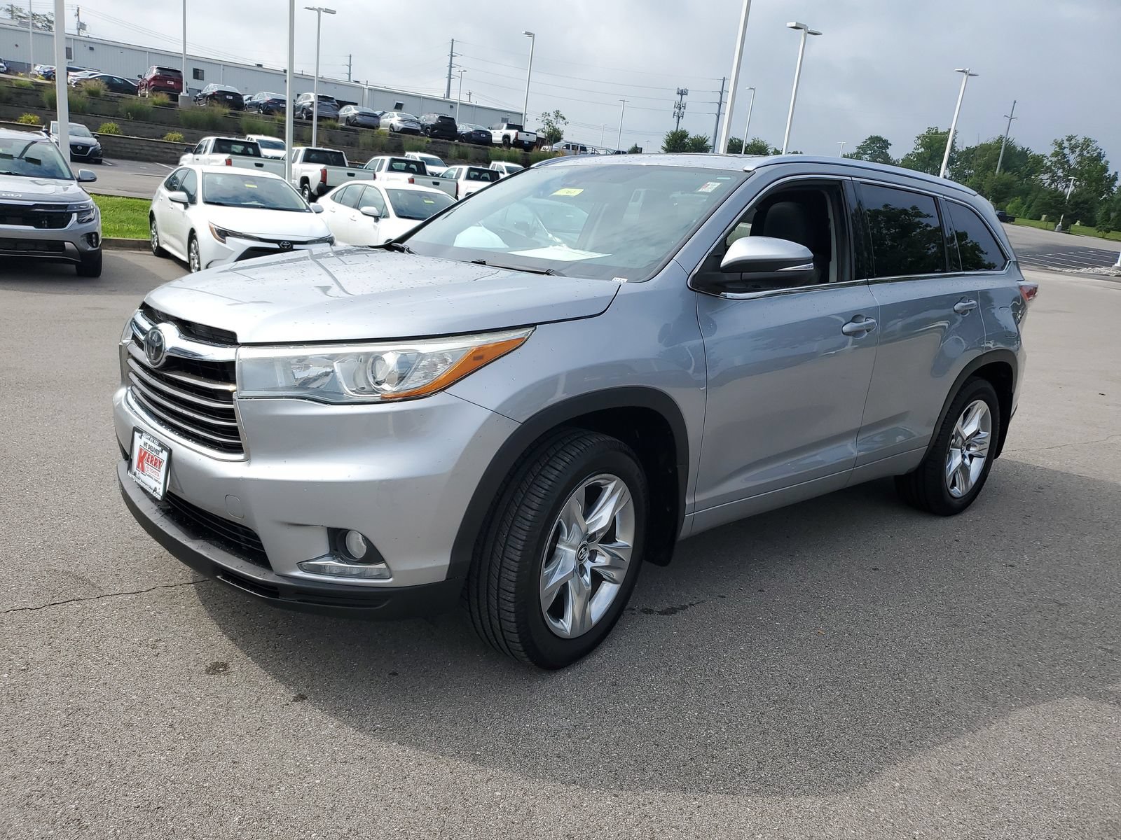 Used 2016 Toyota Highlander Limited Platinum AWD/4WD image 2