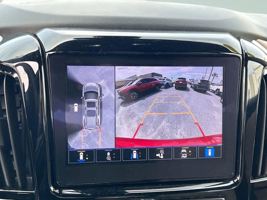 Used 2022 Chevrolet Traverse Premier FWD image 25