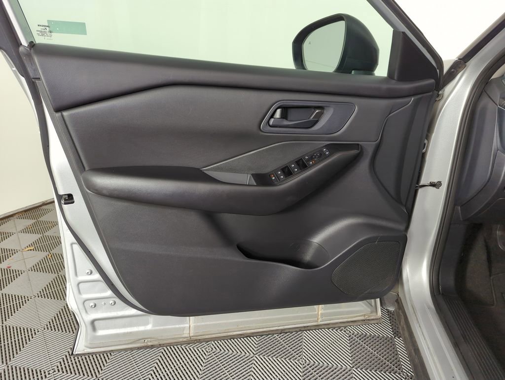 Used 2024 Nissan Rogue S image 18