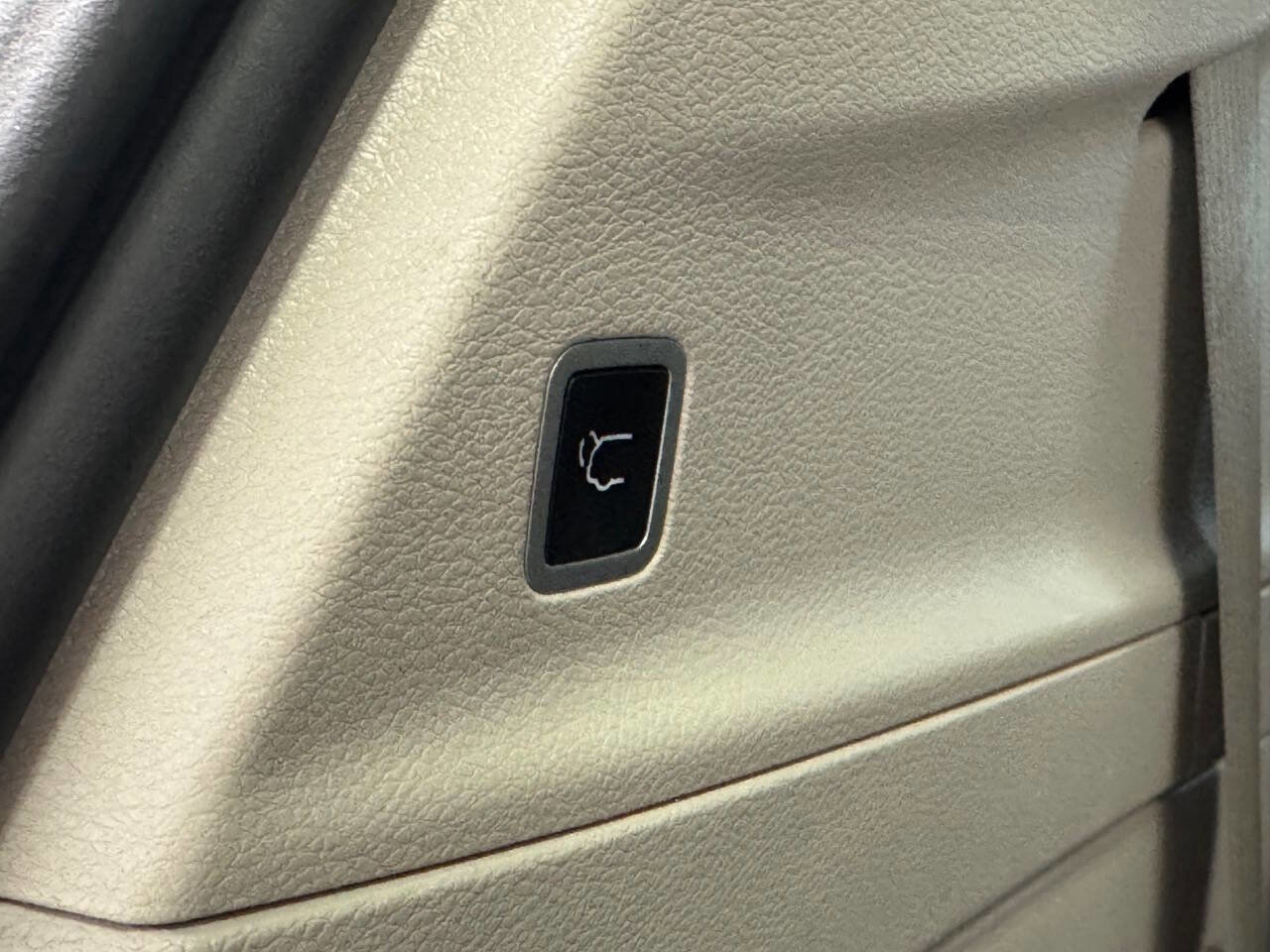 Used 2023 Chrysler Pacifica Limited FWD image 19