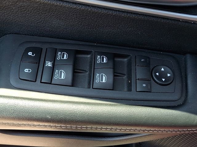 Used 2022 Chrysler Pacifica Touring-L w/ Uconnect Theater Family Group AWD/4WD image 23
