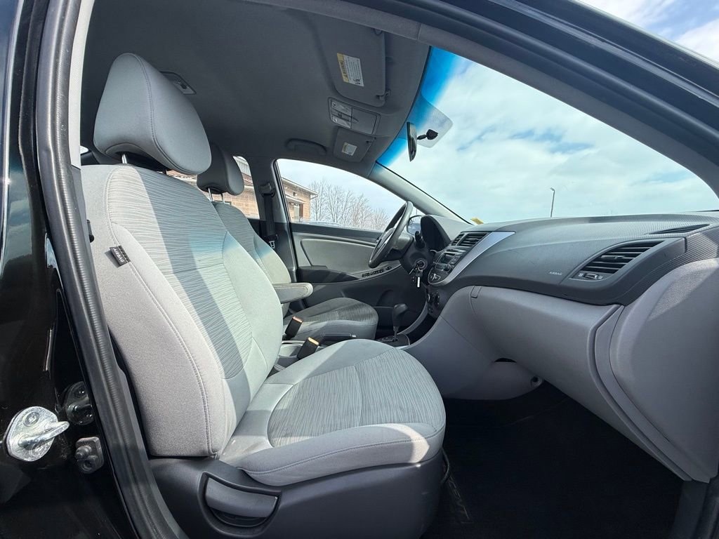 Used 2015 Hyundai Accent GLS image 25