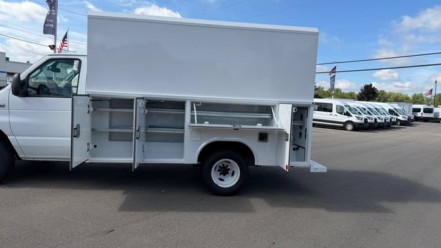 New 2027 Ford E-350 and Econoline 350 Super Duty w/ Power Equipment Group RWD image 10