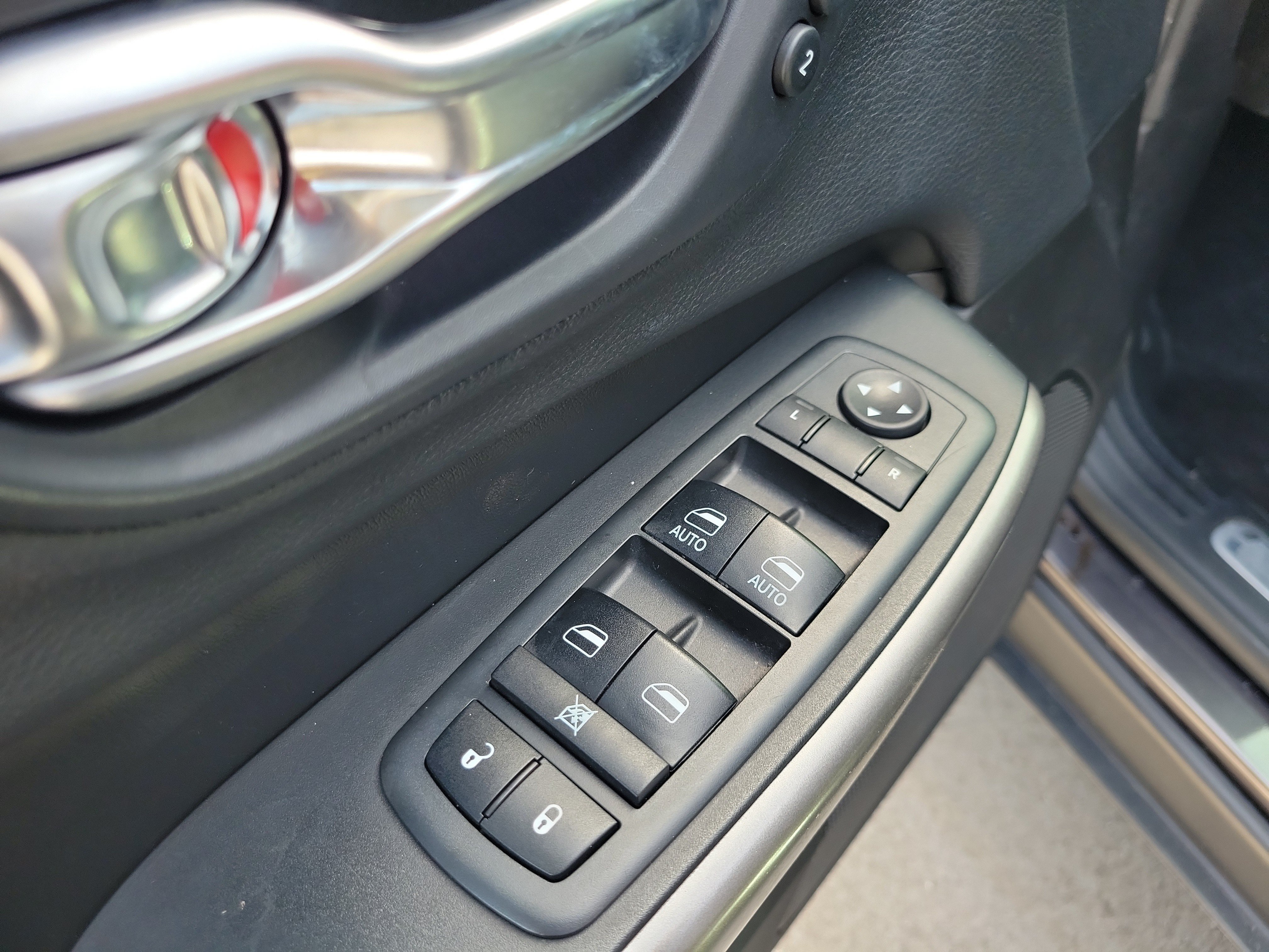 Used 2019 Jeep Cherokee Limited w/ Trailer Tow Group AWD/4WD image 16