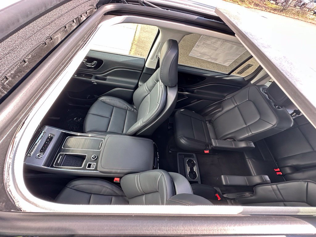 New 2027 Lincoln Aviator AWD image 6