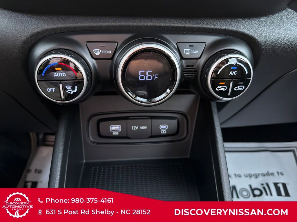 Used 2023 Hyundai Venue SEL image 21