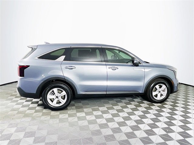 Used 2025 Kia Sorento LX image 9