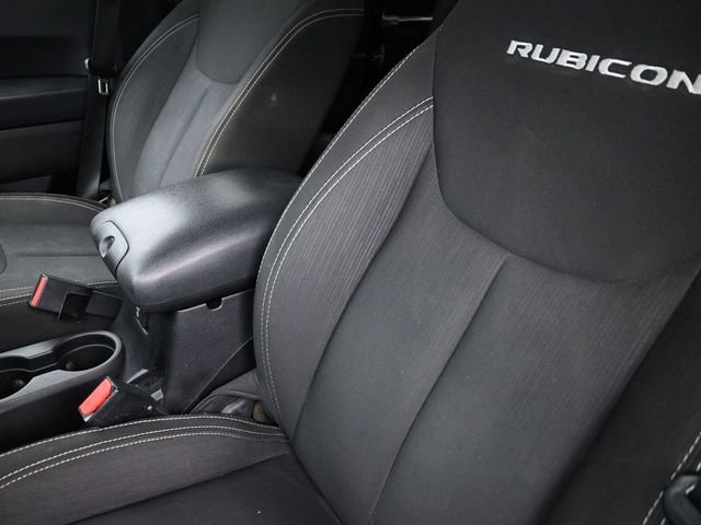 Used 2016 Jeep Wrangler Unlimited Rubicon w/ Connectivity Group image 18