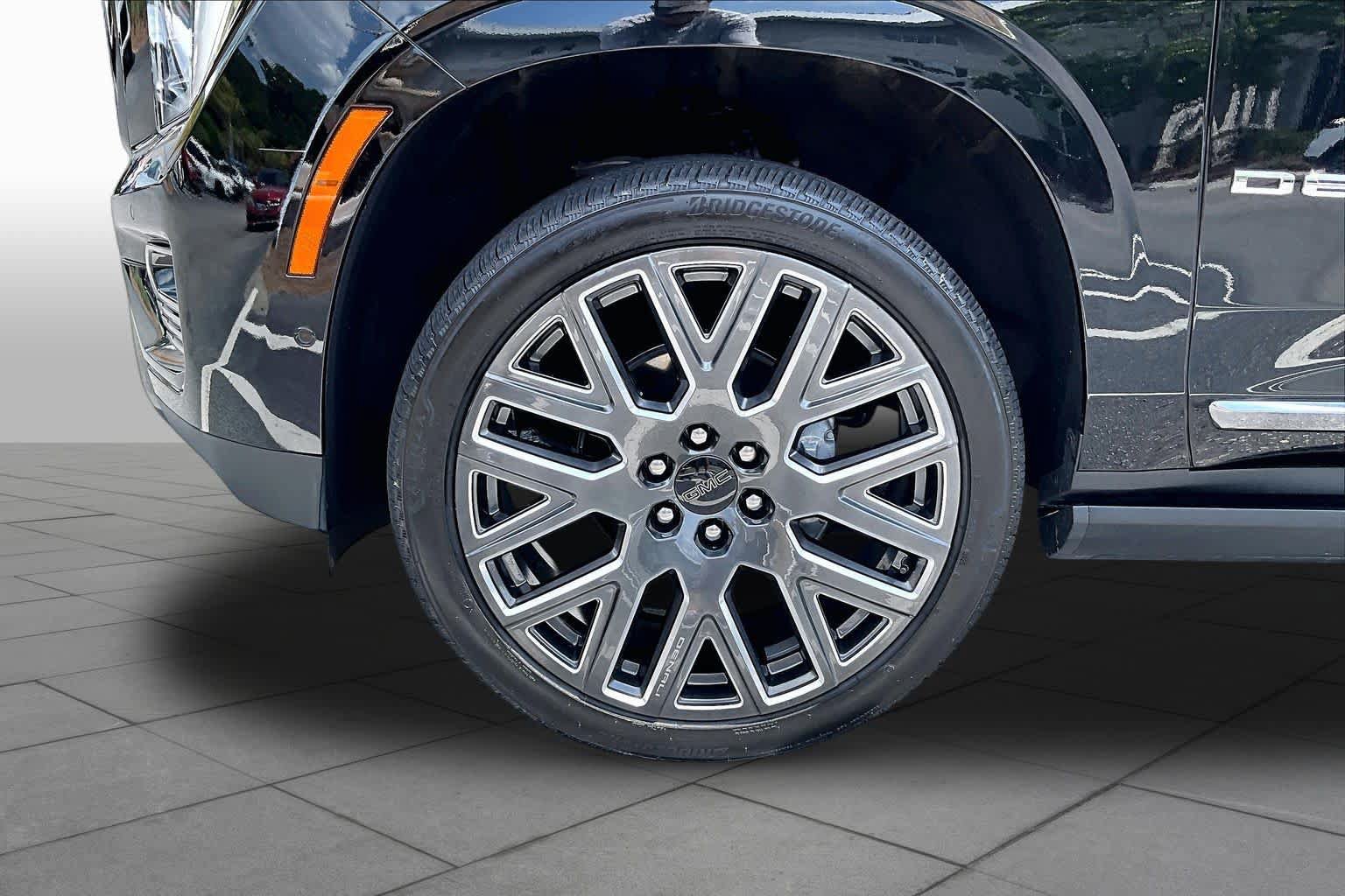 Used 2026 GMC Yukon XL Denali Ultimate AWD/4WD image 11