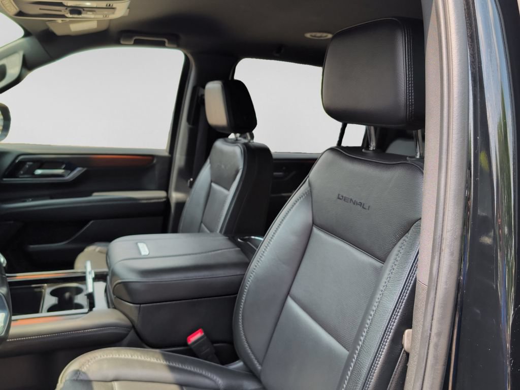 Used 2025 GMC Yukon XL Denali AWD/4WD image 17