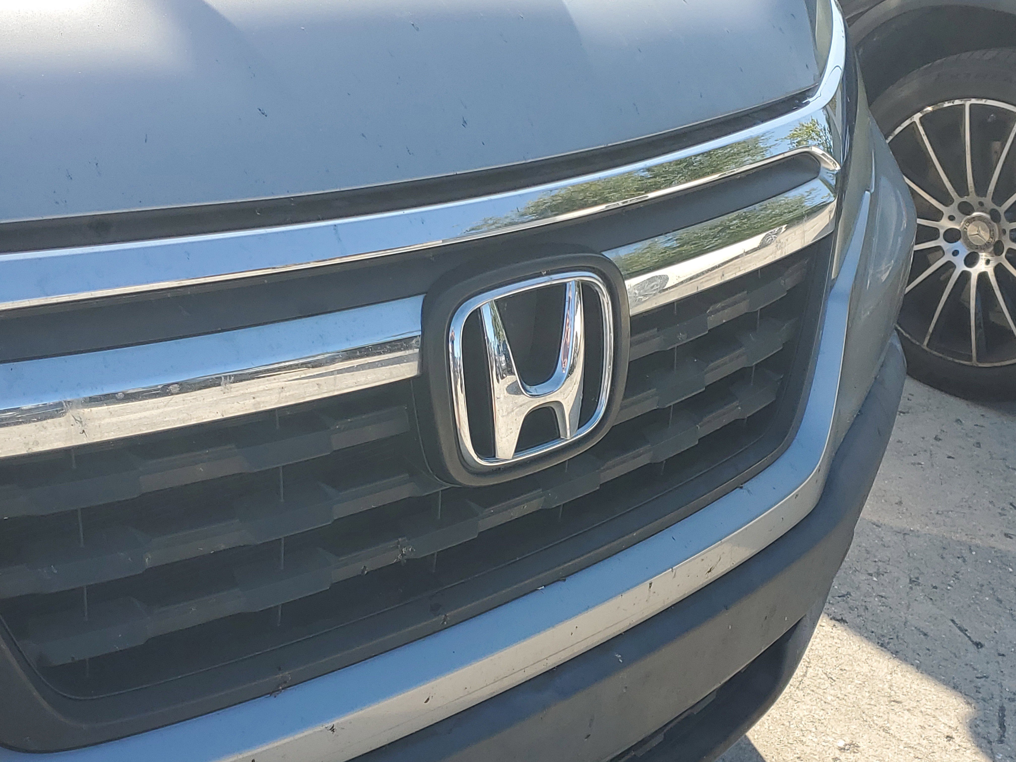 Used 2018 Honda Ridgeline RT image 3