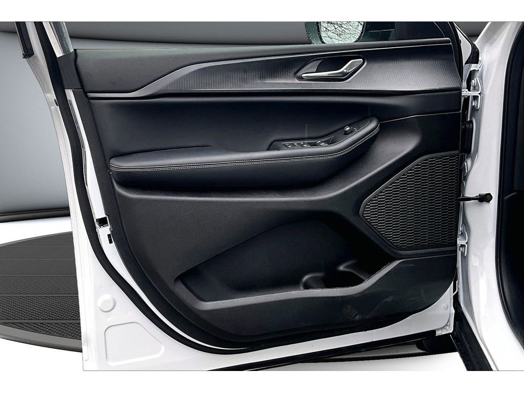 Used 2025 Jeep Grand Cherokee L Laredo w/ Luxury Tech Group I image 20