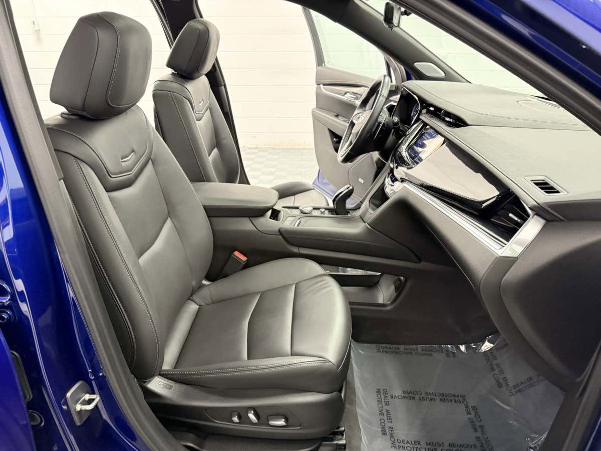 Used 2024 Cadillac XT6 Sport w/ Technology Package image 17